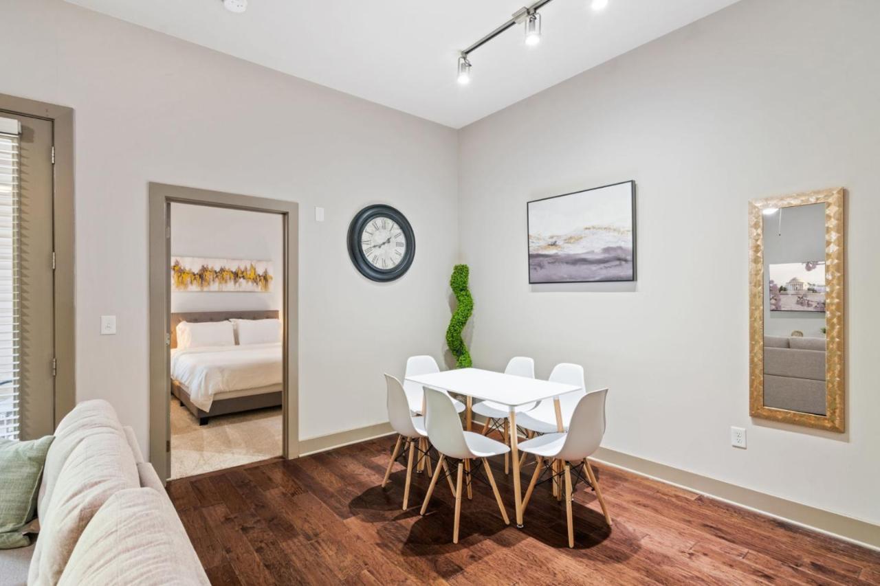 דירות וודברידג' Grand Luxury Premium Vaulted Ceilings מראה חיצוני תמונה