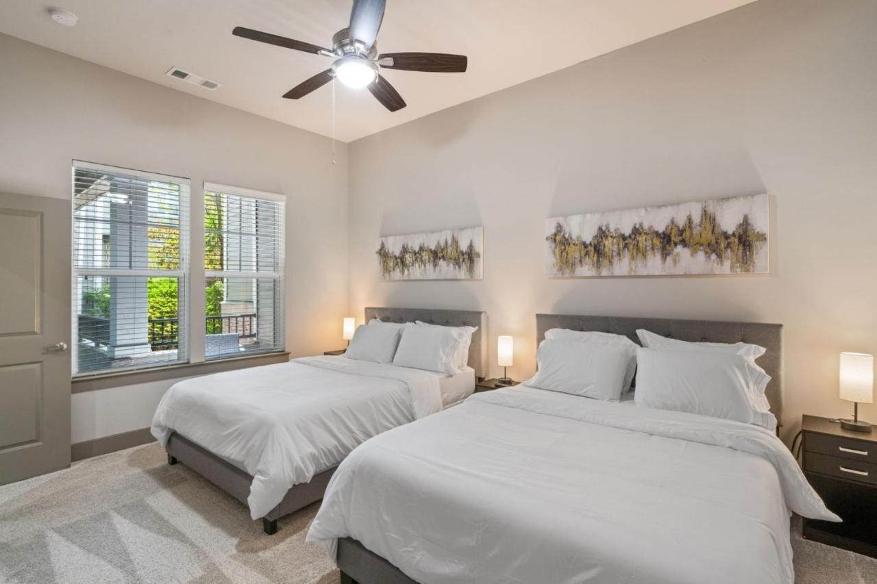 דירות וודברידג' Grand Luxury Premium Vaulted Ceilings מראה חיצוני תמונה