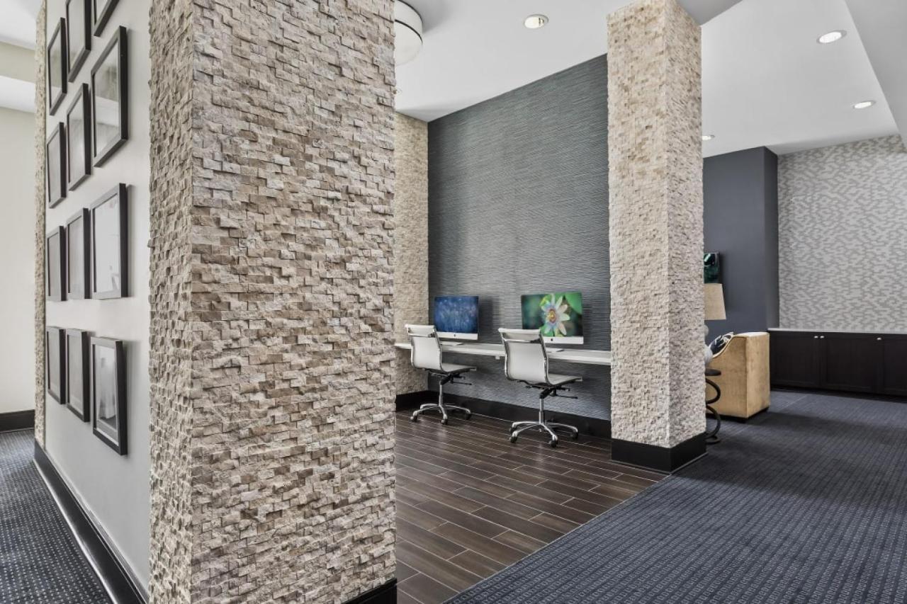 דירות וודברידג' Grand Luxury Premium Vaulted Ceilings מראה חיצוני תמונה