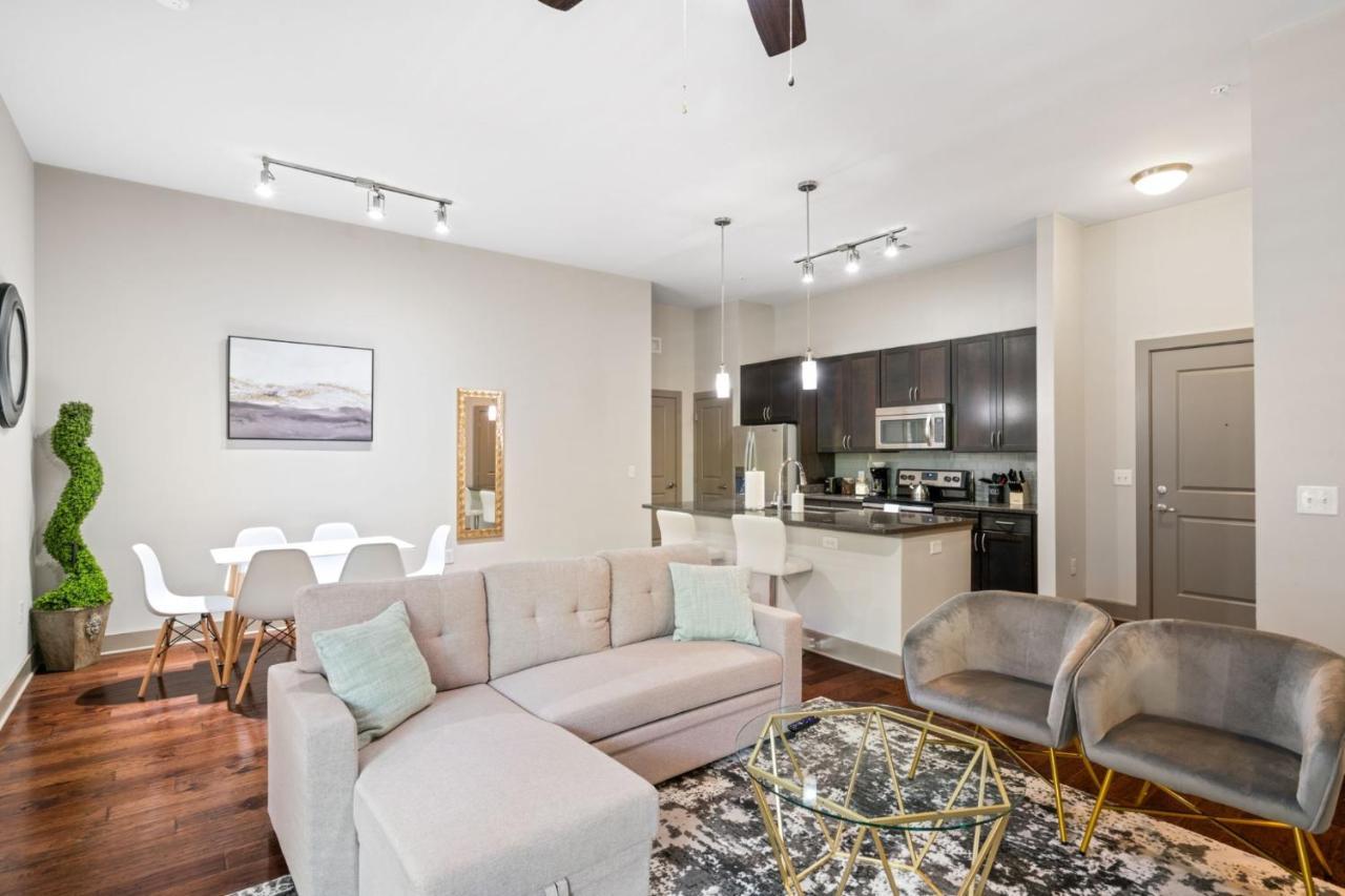דירות וודברידג' Grand Luxury Premium Vaulted Ceilings מראה חיצוני תמונה